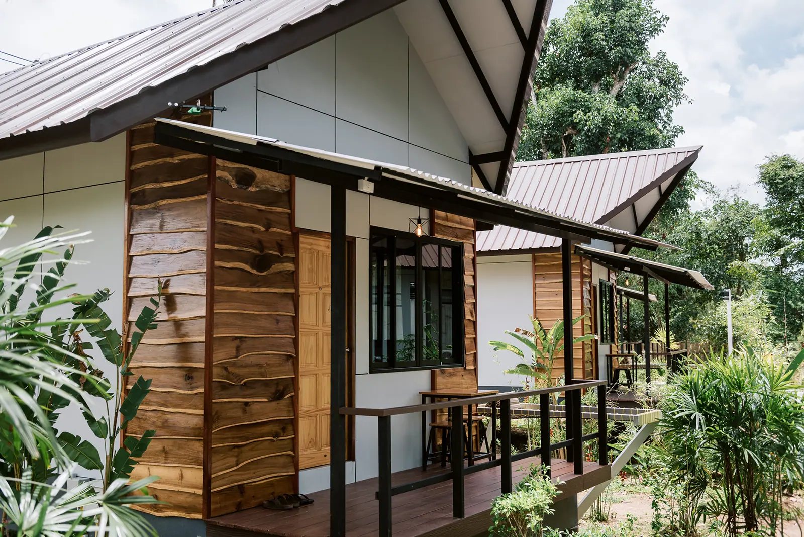 Villa Varich อ้อยอิ่งริมธาร นอนบ้านในสวน
