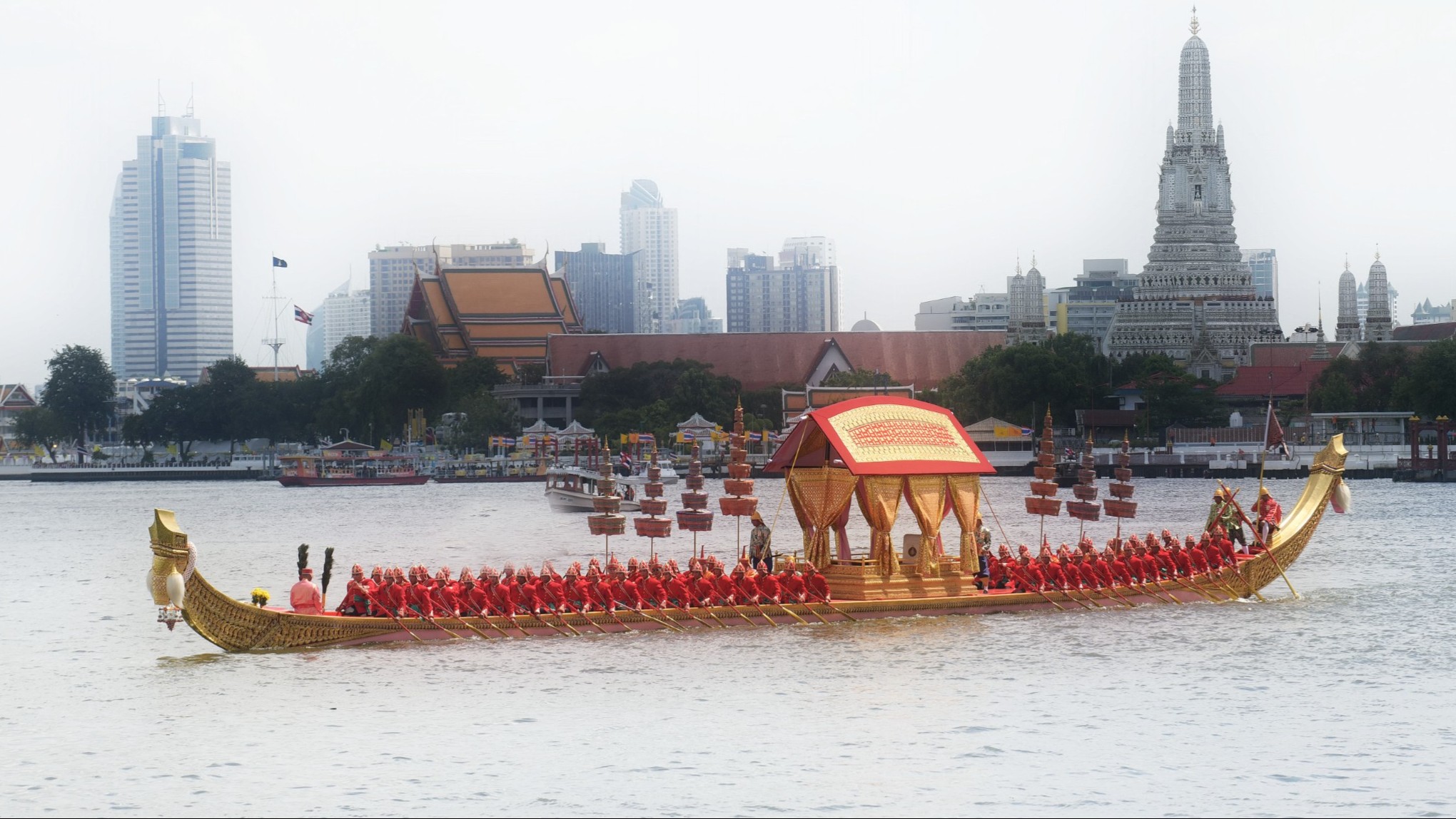 เลนส์และเรือ