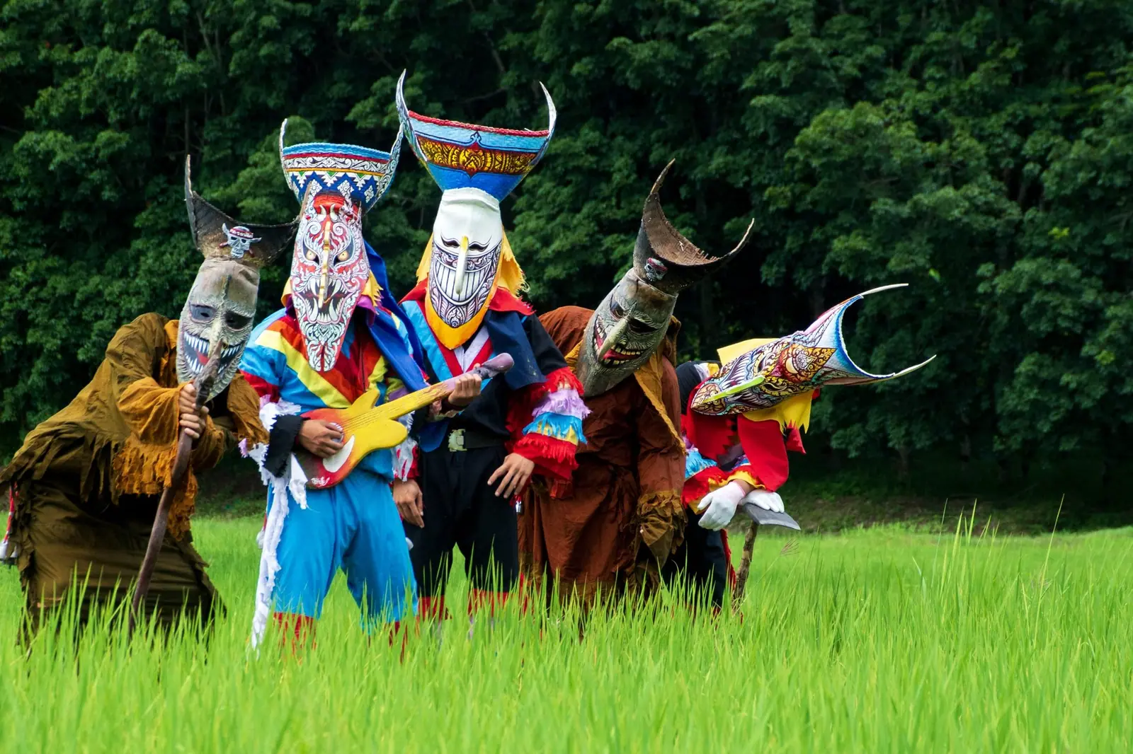 การละเล่นผีตาโขน สีสันสามผีแห่งเมืองเลย