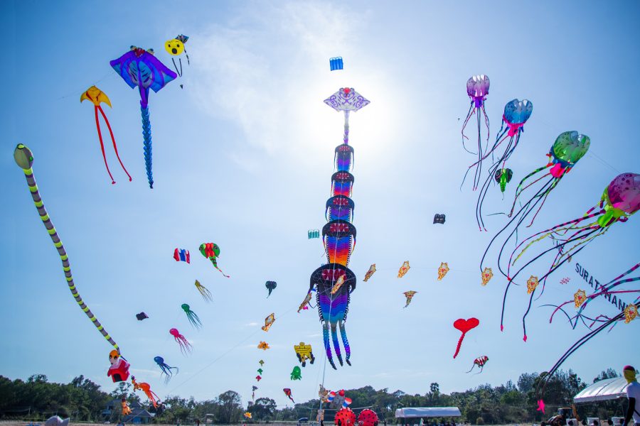 นายกรัฐมนตรีเปิดงาน Suratthani Kite Festival ยกประเพณีว่าวดึงคนท่องเที่ยว